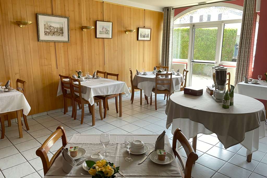 Salle petits déjeuners Hôtel La Source du Mont